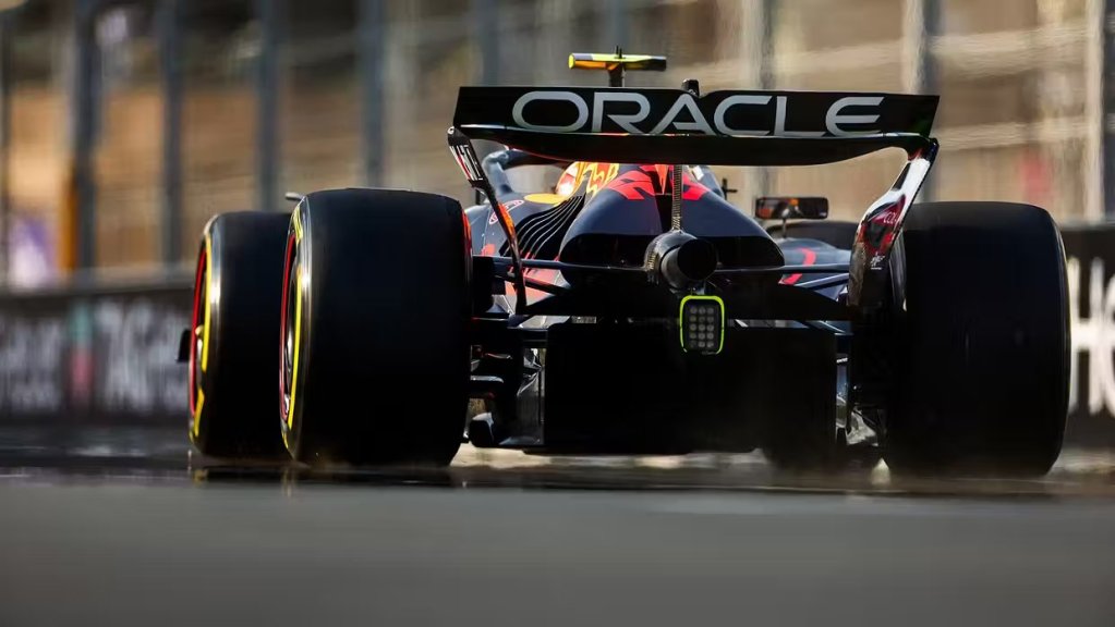 Le sensazioni di Verstappen alla guida della Red Bull sono positive rispetto alle gare precedenti, ma le McLaren sono troppo veloci, soprattutto nel passo gara
