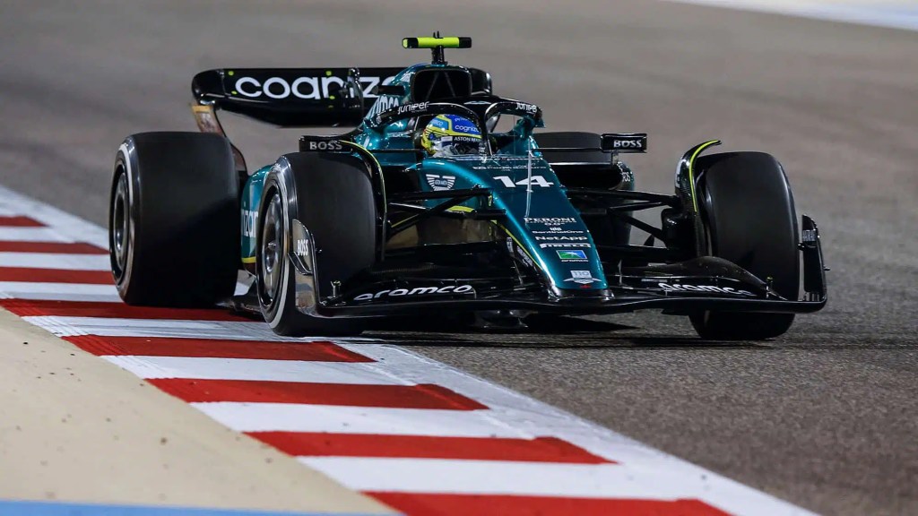 La AMR25 non è nata sotto la migliore delle stelle, ma l'intero team ha come unico obiettivo lo stringere i denti in attesa che Newey possa mettere mano sulla nuova Aston Martin. Intanto, Alonso sprona la squadra così da recuperare terreno ai team rivali.