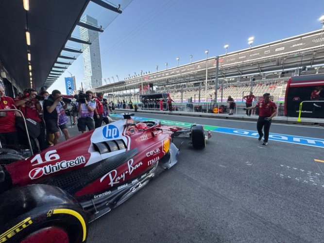 Pierre Gasly chiude in testa la prima sessione di prove libere a Jeddah, a seguire Norris e Leclerc. Primi tre in soli 70 millesimi, ma sul passo gara la McLaren è superiore.
