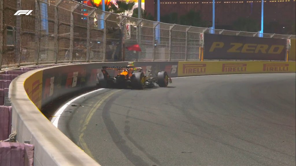Max Verstappen segna la pole position a Jeddah, dietro di lui Piastri e Russell. Leclerc riesce a prendere la quarta posizione, mentre Lando Norris finisce la qualifica a muro a inizio Q3...