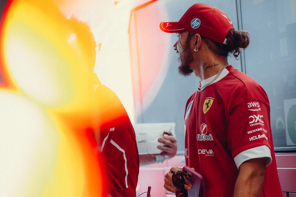 Il britannico racconta le difficoltà di adattarsi a una monoposto profondamente diversa dalle precedenti. Hamilton guarda con ottimismo i progressi fatti dopo il quinto posto in Bahrain...