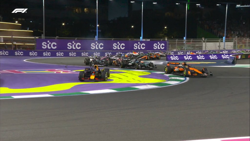 Nonostante il secondo posto, Max Verstappen non è soddisfatto al termine del Gran Premio dell'Arabia Saudita, ma infastidito riguardo alla penalità ricevuta.