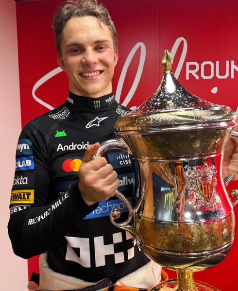 Oscar Piastri domina il weekend del Bahrain, perfetto nei momenti decisivi si porta a casa la quarta vittoria candidandosi con forza per il titolo piloti.
