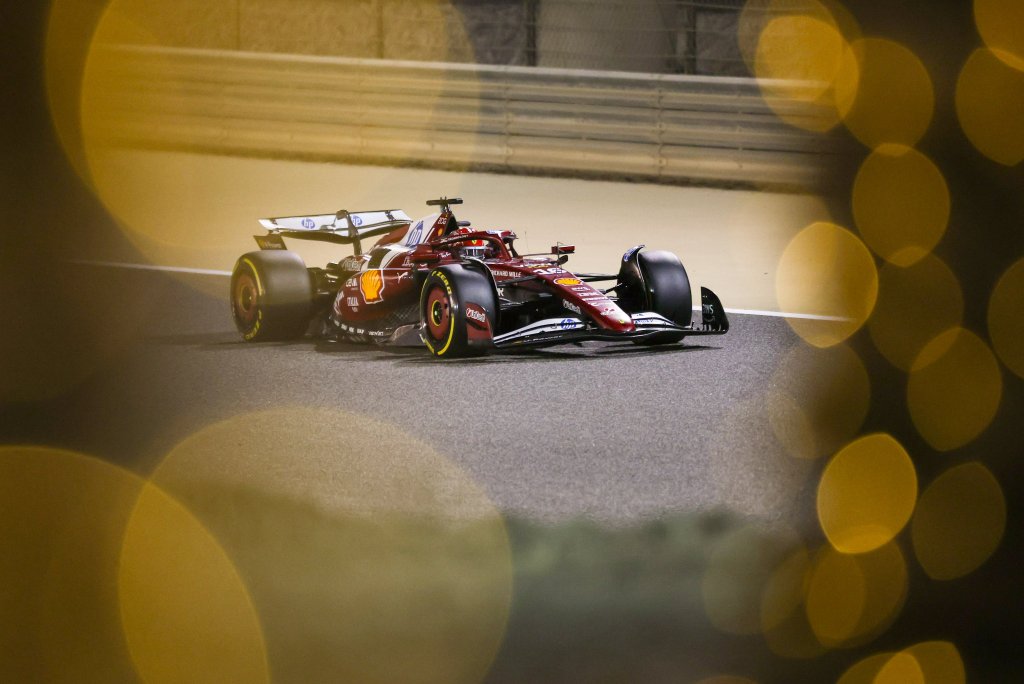 Charles Leclerc arriva a Jeddah motivato, sa che vincere è difficle ma possibile con tutto il lavoro che sta facendo la Ferrari in pista e fuori.