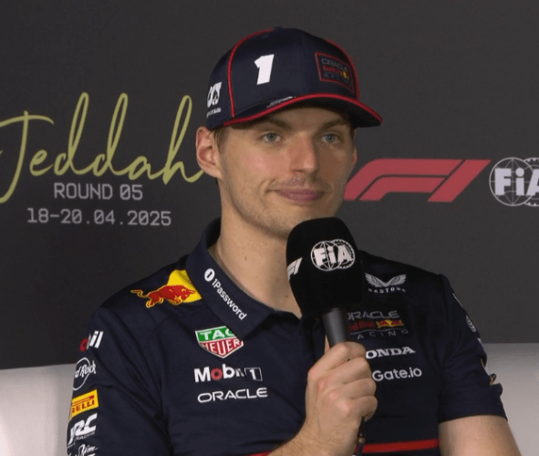 Nonostante il secondo posto, Max Verstappen non è soddisfatto al termine del Gran Premio dell'Arabia Saudita, ma infastidito riguardo alla penalità ricevuta.