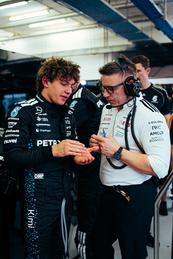 Lando Norris si prende le FP1 in Bahrain. Seguono Gasly e Hamilton, bene Albon quarto. Piastri solo decimo.