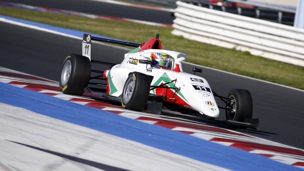 Luca Viisoreanu durante i test di F4 Italia