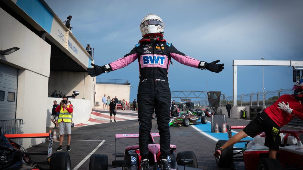 Nakamura Berta esulta dopo la vittoria a Le Castellet