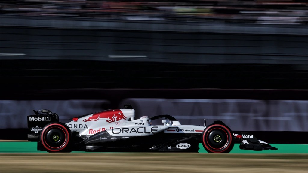 Max Verstappen alla guida della RB21