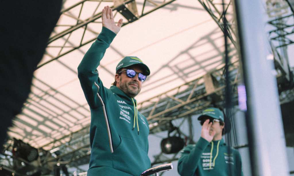 Alonso smonta il mito del “pilota maestro del bagnato”