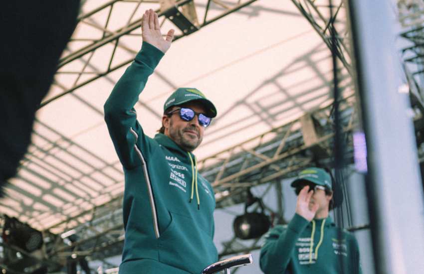 Alonso smonta il mito del “pilota maestro del bagnato”