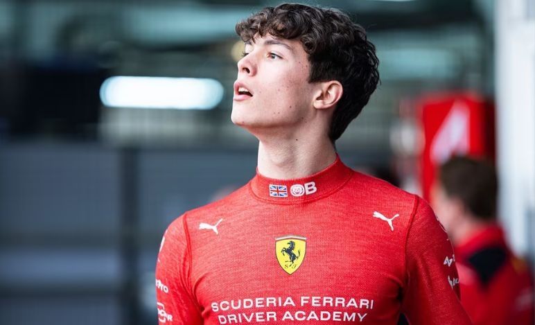 A poco più di un anno dal suo incredibile debutto in Formula 1, Oliver Bearman ha condiviso alcune riflessioni su quell’esperienza che, se da un lato gli ha regalato notorietà e punti al debutto, dall’altro oggi gli lascia un sapore agrodolce.