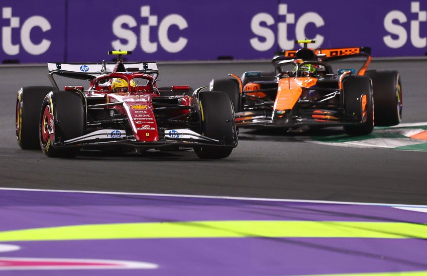 Il duello tra Hamilton e Norris ha aiutato Leclerc a salire sul podio del GP dell'Arabia Saudita? L'analisi del lavoro di squadra, volontario o meno, dei piloti Ferrari...