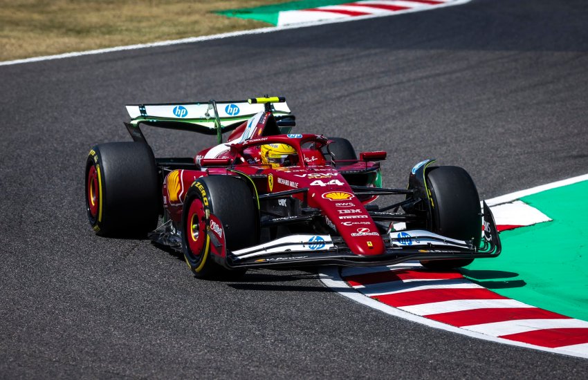 Lewis Hamilton ha vissuto una prima giornata di prove libere positiva al Gran Premio del Giappone, mostrando grande entusiasmo per il tracciato di Suzuka e per il calore del pubblico, in particolare quello dei tifosi Ferrari.