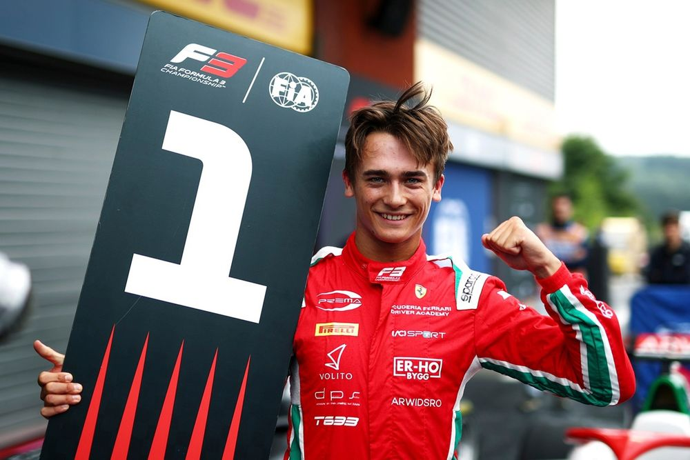 La cronaca delle FP1 del GP del Bahrain inizierà alle 13:15 italiane, con l’inizio della sessione prevista per le 13:30, seguita dalla seconda sessione di prove libere alle 17:00. 