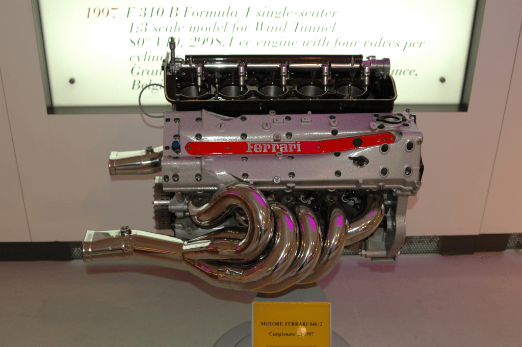V10 sarà forse la parola chiave per il futuro della Formula 1, mentre la stagione 2026 si prepara a segnare una delle più grandi rivoluzioni regolamentari nella storia dello sport.