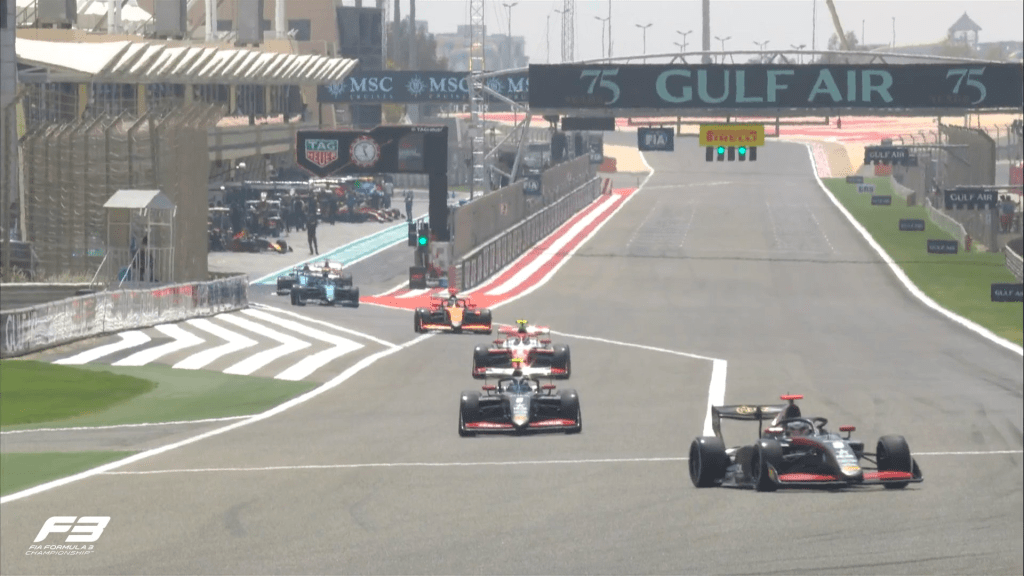 Rafael Camara - pilota Trident della Ferrari Driver Academy - chiude in testa l'unica sessione di prove libere di F3 in Bahrain. Alle sue spalle seguono Tsolov e Taponen. In difficoltà gli italiani.