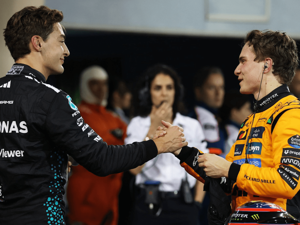 Russell è stato protagonista di una qualifica sensazionale. Il suo ultimo giro in Q3 ha dovuto arrendersi solo alla McLaren di Piastri, con il quale il pilota della Mercedes non vede l'ora di lottare nella gara di domani.