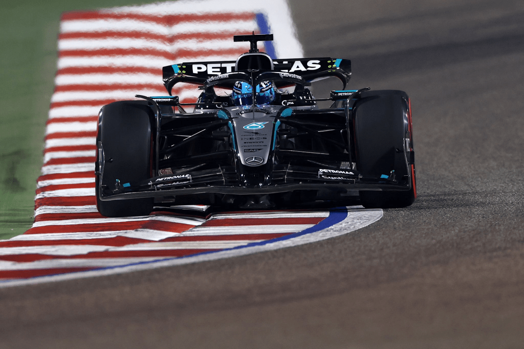 Russell è stato protagonista di una qualifica sensazionale. Il suo ultimo giro in Q3 ha dovuto arrendersi solo alla McLaren di Piastri, con il quale il pilota della Mercedes non vede l'ora di lottare nella gara di domani.
