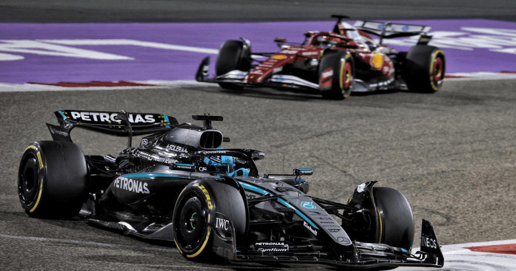 Il circuito cittadino di Jeddah si prepara ad accogliere un nuovo appuntamento della stagione, e tutti gli occhi sono puntati sulle performance della Mercedes W16, una monoposto che sembra disegnata su misura per i punti di forza del tracciato saudita.