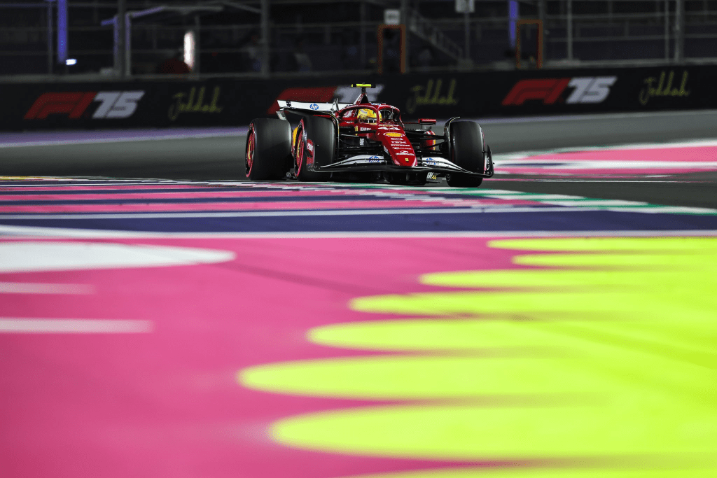 Un'altra prestazione opaca di Lewis Hamilton. Deluso da se stesso, spiega di non essere mai stato a suo agio con la SF-25.