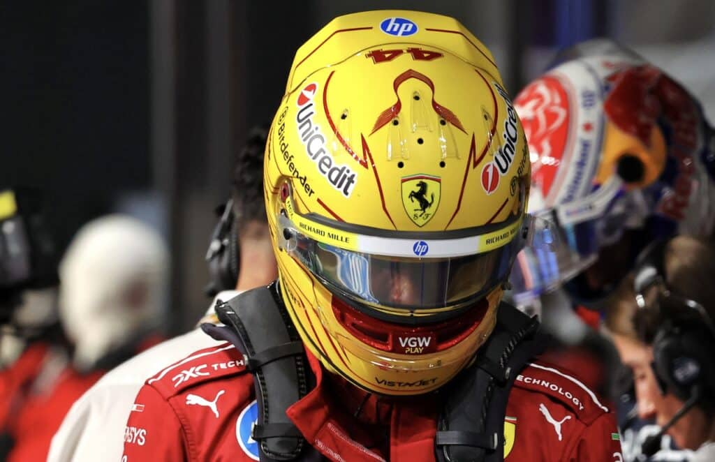 Hamilton fatica a trovare il feeling con la Ferrari e secondo Ralf Schumacher, se i risultati non miglioreranno, potrebbe dire addio alla F1 già a fine stagione. Vasseur corre in soccorso di Lewis...