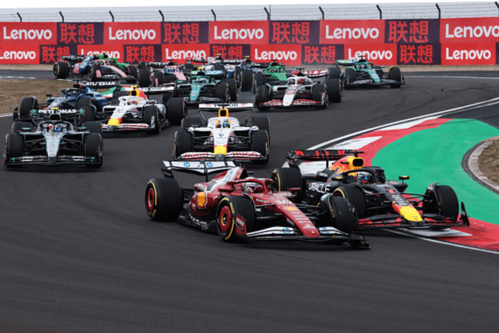 Dopo mesi di indiscrezioni, ora è ufficiale: Cadillac, tramite General Motors, posticipa al 2029 il proprio debutto in Formula 1 come fornitore di motori.
