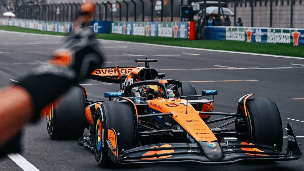 Nella giornata riservata ai media, Oscar Piastri ha rispedito al mittente le critiche che lo vedono lontano da Lando Norris in qualifica e deficitario nel modo in cui sfrutta le gomme rispetto al suo compagno di squadra.
