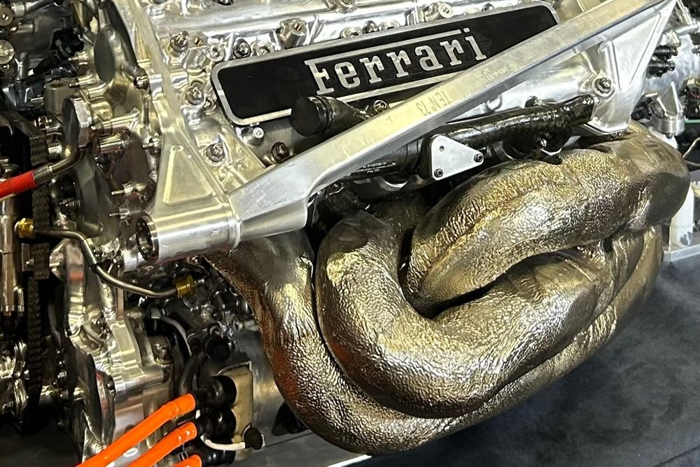 La Commissione conferma le regole motore per il 2026: nessuna modifica all'energy split, ma resta uno spiraglio. E dalla Germania indicano Ferrari e Red Bull in difficoltà...