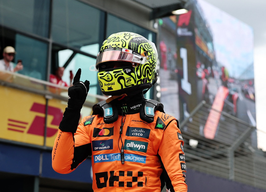 Secondo l'ex campione del mondo di Formula 1 Jacques Villeneuve, la sfida tra Lando Norris e Oscar Piastri potrebbe protrarsi fino alla fine della stagione, senza alcun favoritismo da parte della McLaren.