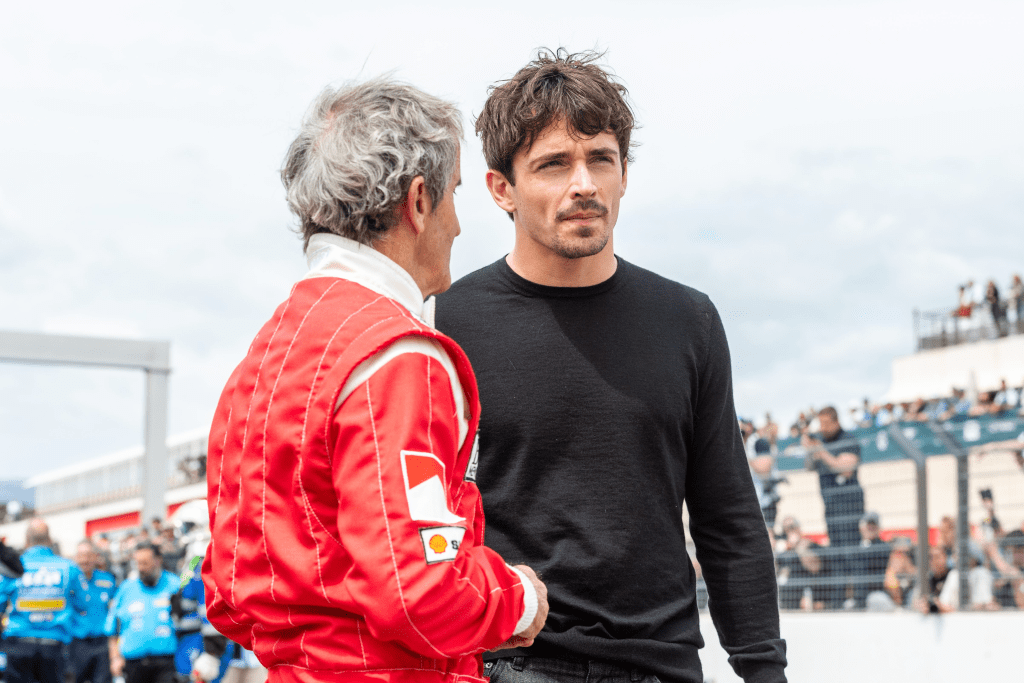 Avvolto nel sound delle monoposto d'epoca, Charles Leclerc racconta di due sogni: tornare ai motori V10 in F1 e partecipare alla 24h di Le Mans.
