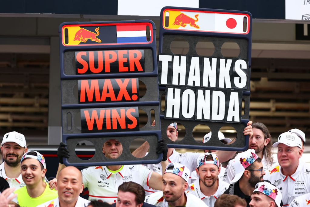 Max Verstappen è il grande obiettivo di Honda per il 2026, anno in cui il costruttore giapponese tornerà ufficialmente in Formula 1 al fianco di Aston Martin con il nuovo regolamento tecnico.