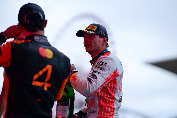 Norris e Verstappen a dialogare a seguito del G.P. di Suzuka vinto dall’olandese.