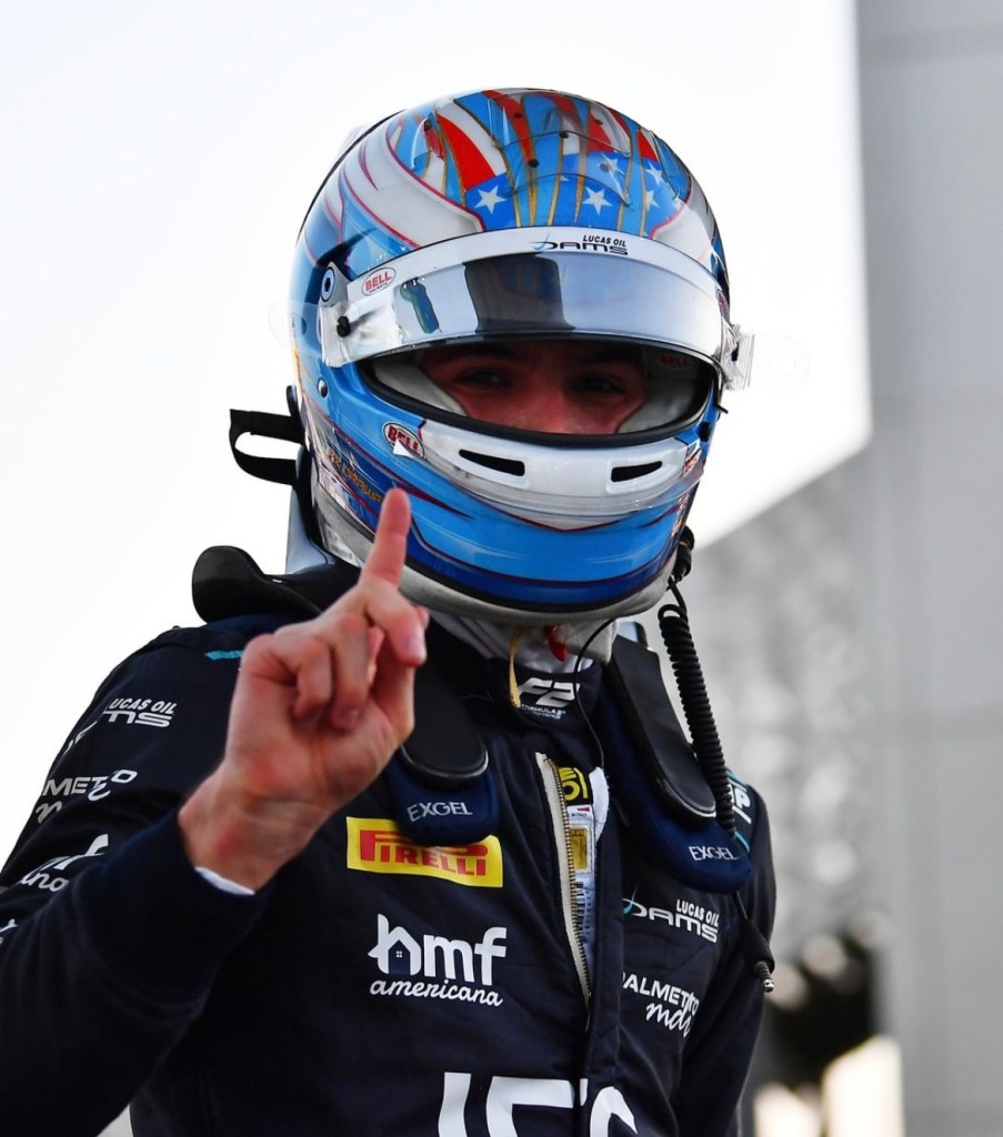 Crawford esulta dopo la pole position del GP di F2 d'Arabia Saudita.