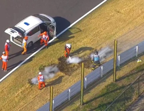 Il clima secco e le scintille delle vetture che transitano sono la causa de numerosi incendi lungo il circuito. Squadre antincendio sono state piazzate lungo tutta la pista di Suzuka.