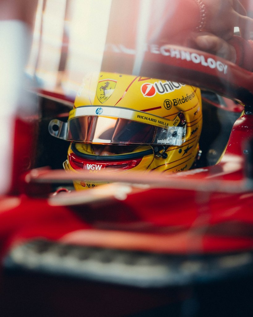 Il passaggio in Ferrari era stato accolto da Lewis Hamilton e dai suoi tifosi come l’inizio di una nuova e affascinante avventura.