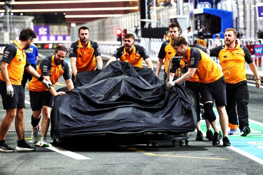 F1 | GP dell'Arabia Saudita, GARA LIVE: Piastri a caccia di Verstappen, Norris prova la rimonta
