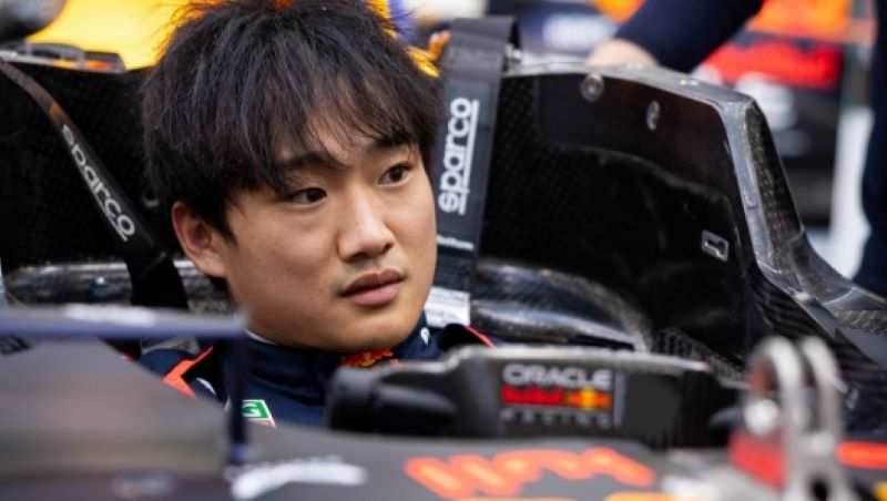 Yuki Tsunoda ha dichiarato di aver trovato strano il mancato contatto di Helmut Marko dopo la sua promozione in Red Bull