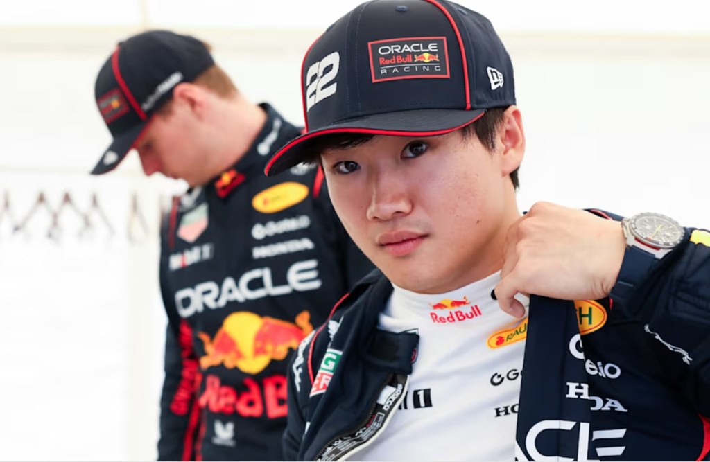 Yuki Tsunoda ha dichiarato di aver trovato strano il mancato contatto di Helmut Marko dopo la sua promozione in Red Bull