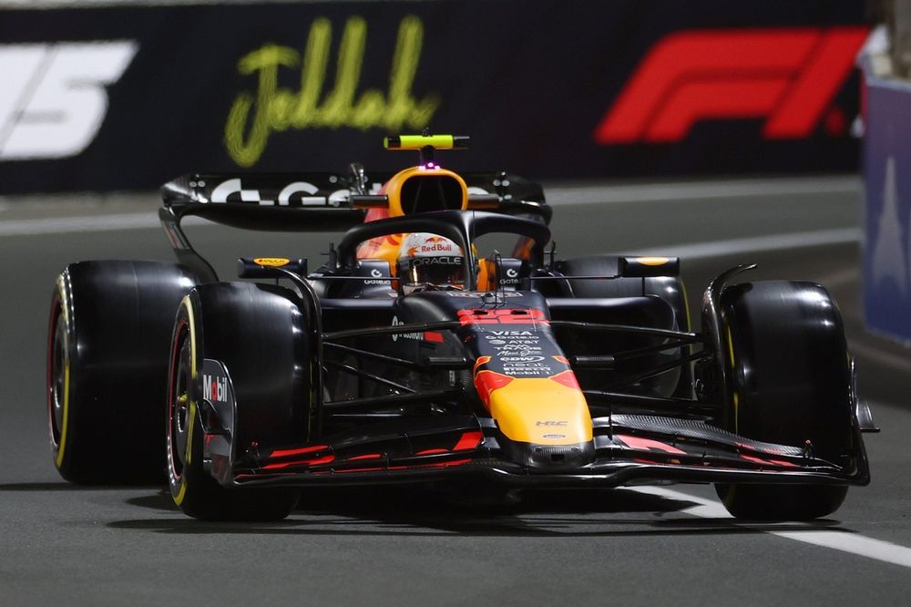 Yuki Tsunoda sul tracciato di Jeddah con la Red Bull.