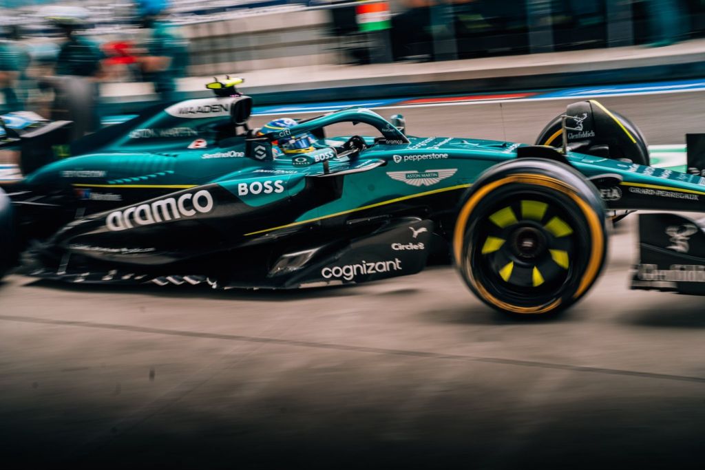 Nel corso della Sprint Shootout, Fernando Alonso è riuscito a riportare l'Aston Martin nella top 10. Decisiva la scia di Verstappen in SQ2 sul lungo rettilineo del secondo settore.
