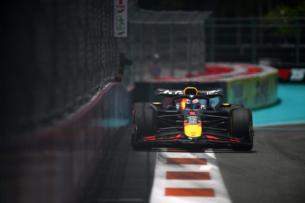 La griglia di partenza per il GP di Miami: Max Verstappen parte davanti a tutti, seguito da Lando Norris. Seconda fila per uno straordinario Kimi Antonelli, che dopo la Pole nella qualifica sprint continua ad incantare.