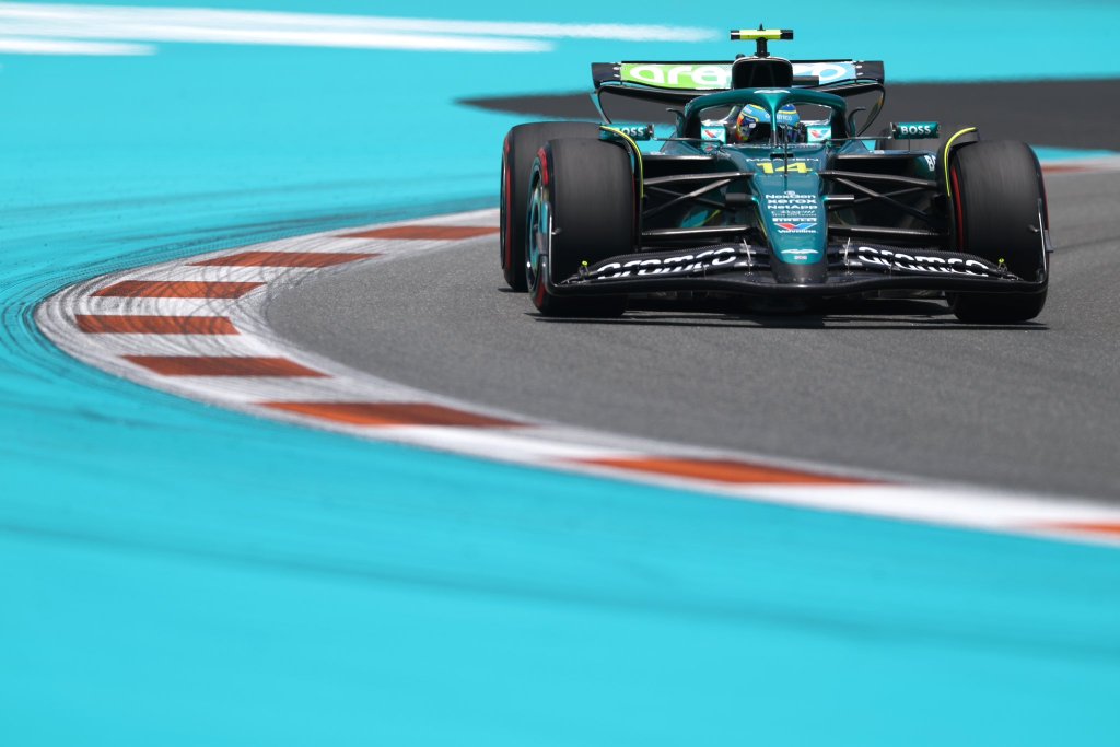 Stroll furioso dopo l’eliminazione in SQ1, accusa Max di averlo ostacolato nell’ultimo settore. Intanto Verstappen è sotto convocazione per una possibile violazione del delta...