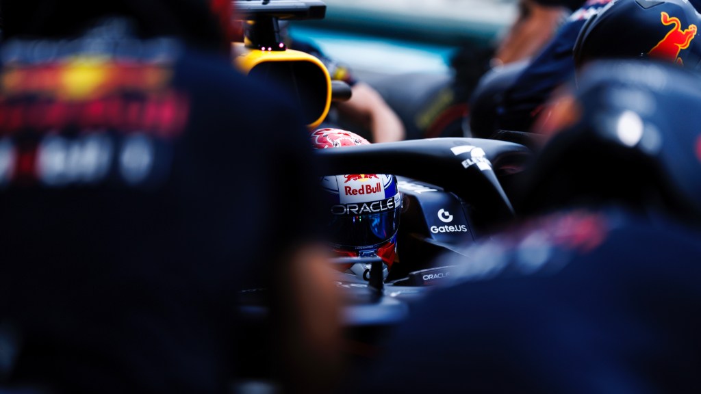 Durante la Sprint Race a Miami, un rilascio azzardato ai box Red Bull ha portato al contatto tra Verstappen e Antonelli. Dopo le polemiche, arrivano le scuse ufficiali di Christian Horner...