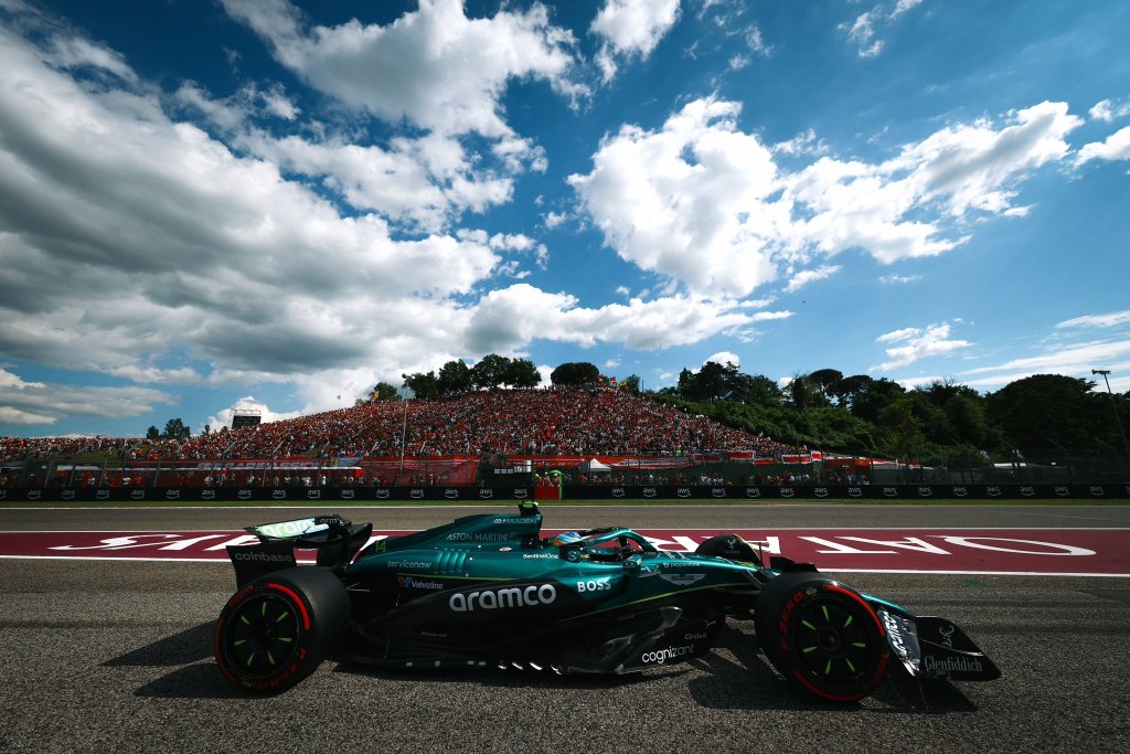 Alonso respinge con fermezza l’etichetta di “pilota sfortunato” e critica la FOM per aver trasmesso un suo team radio a Imola senza il giusto contesto...