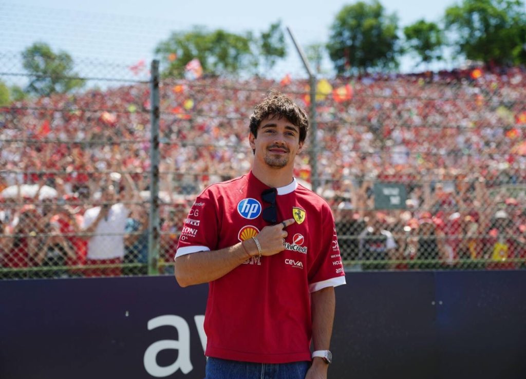 Non facciamoci "ingannare" dalla rimonta della Ferrari in gara. Imola è stato un weekend indegno, come tutti i precedenti. Chi deve metterci la faccia è bene che inizi a farlo, chiedendo scusa ai tifosi e chiarendo come stanno davvero le cose, una volta per tutte.