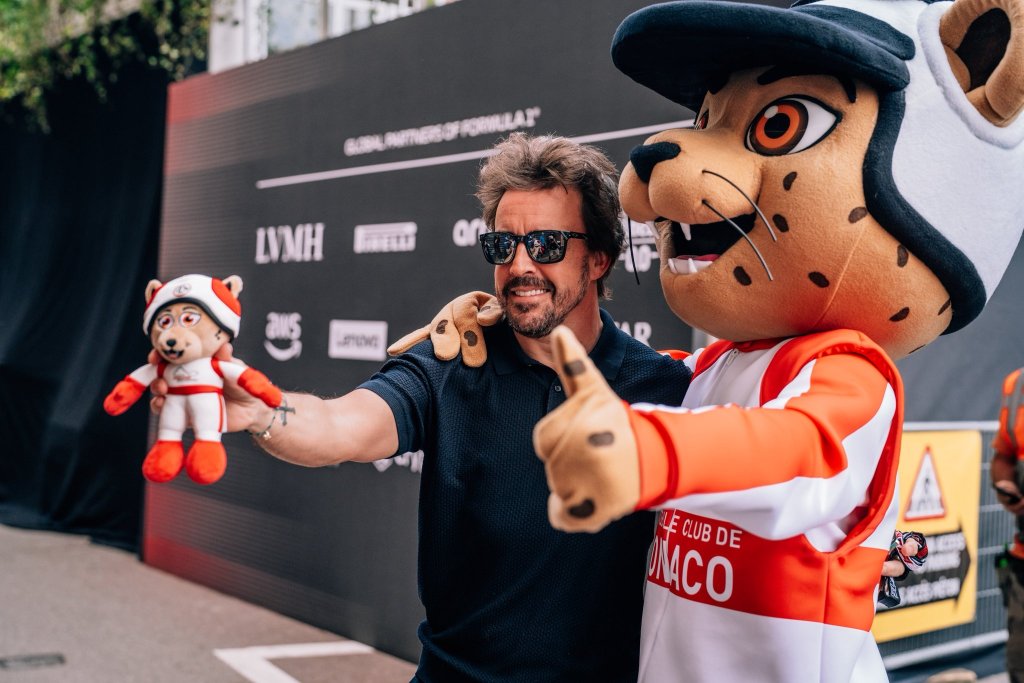 Alonso respinge con fermezza l’etichetta di “pilota sfortunato” e critica la FOM per aver trasmesso un suo team radio a Imola senza il giusto contesto...