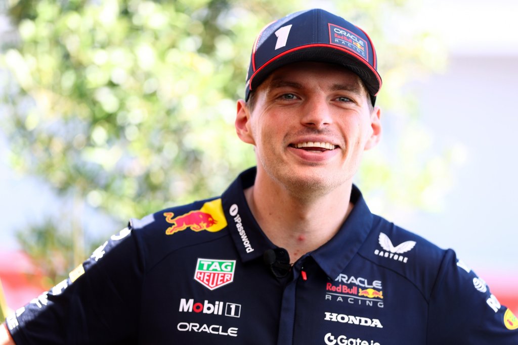 Verstappen chiude tra i primi tre entrambe le sessioni del venerdì e guarda con ottimismo al weekend spagnolo. Mentre Tsunoda in difficoltà con la sua vettura...