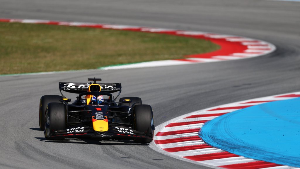 Il pilota McLaren chiude davanti a tutti le FP2 a Barcellona. Piastri però pensa a Verstappen e Red Bull, che confermano i progressi visti dopo gli ultimi aggiornamenti...