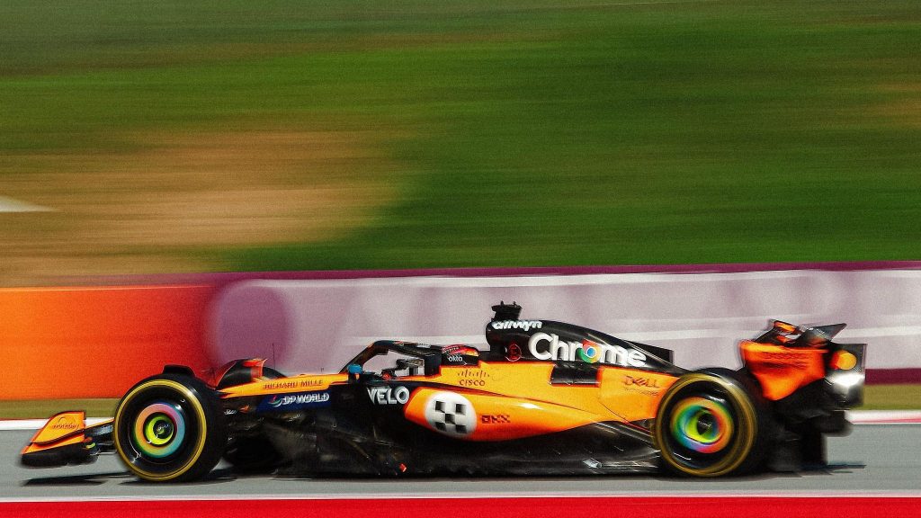 Il pilota McLaren chiude davanti a tutti le FP2 a Barcellona. Piastri però pensa a Verstappen e Red Bull, che confermano i progressi visti dopo gli ultimi aggiornamenti...